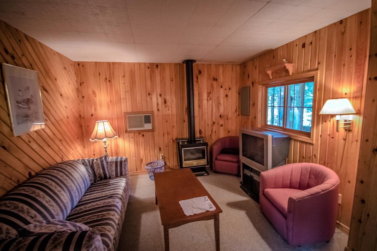 High Falls Bay Cottages, Camping & Waterpark ブレイスブリッジ エクステリア 写真